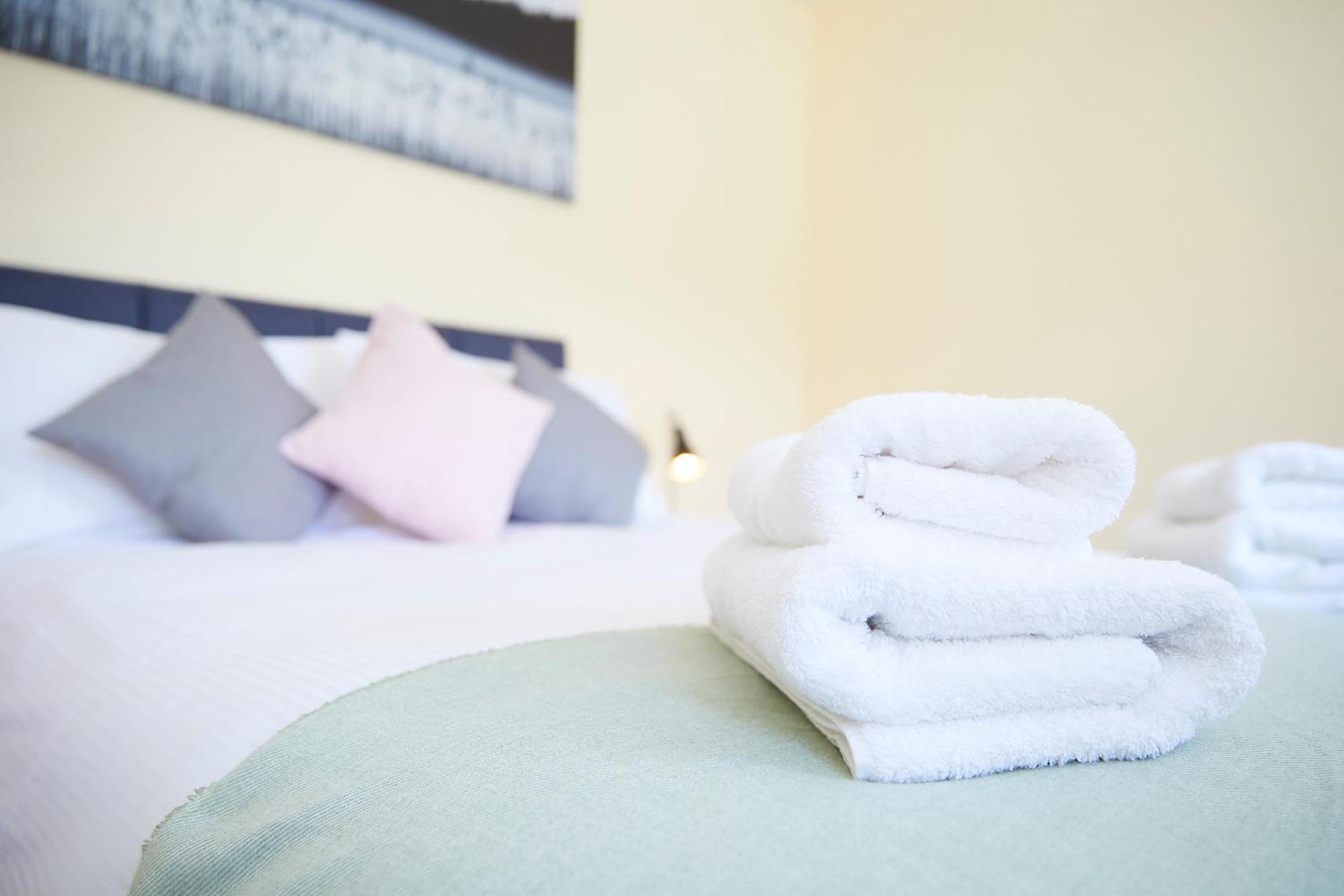 25 Newborough By Stay In สการ์โบโรห์ ภายนอก รูปภาพ